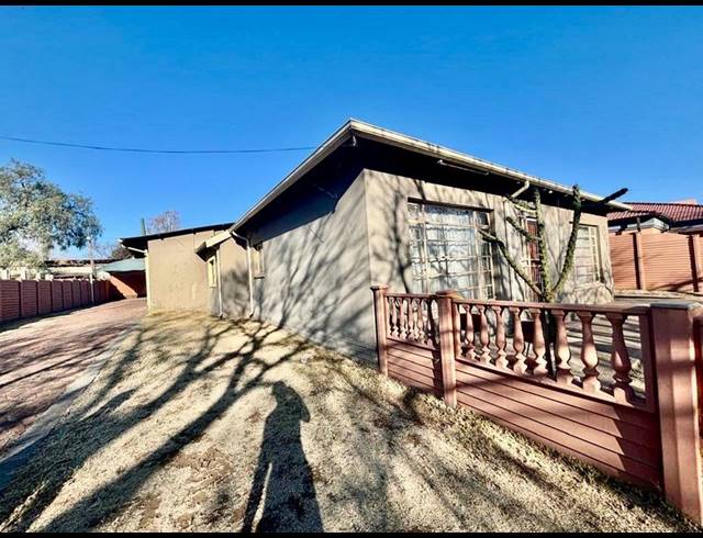 6 BEDROOM HOUSE FOR SALE IN VANDERBIJLPARK CW 5